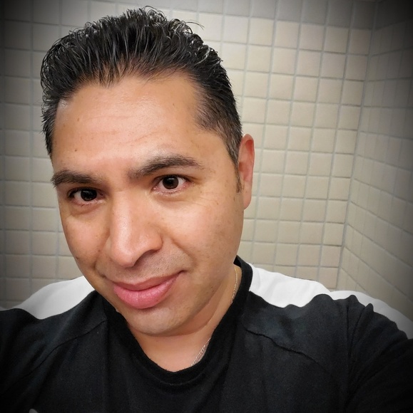 Meet your Posher, Ernesto - Picture 1 of 8